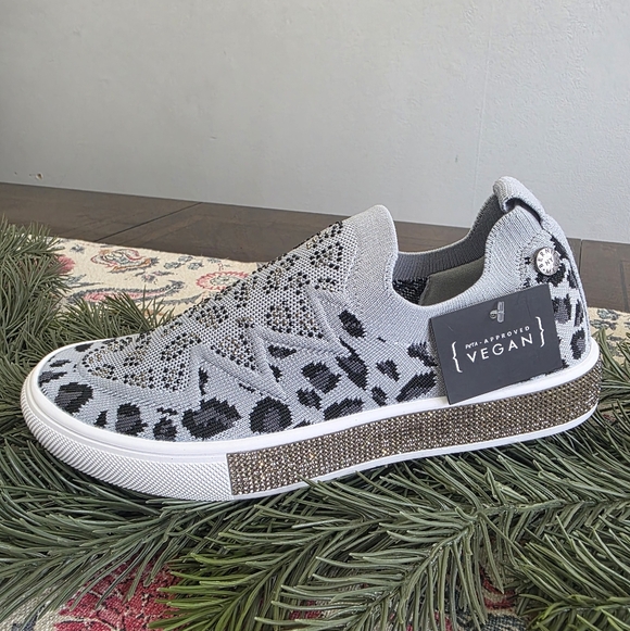 bernie mev. Shoes - bernie mev. Women's Gardenia Slip-on Sneakers in Gray Leopard